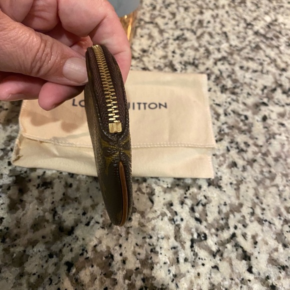 🎈SOLD🎈Louis Vuitton Round coin pouch - Picture 4 of 8